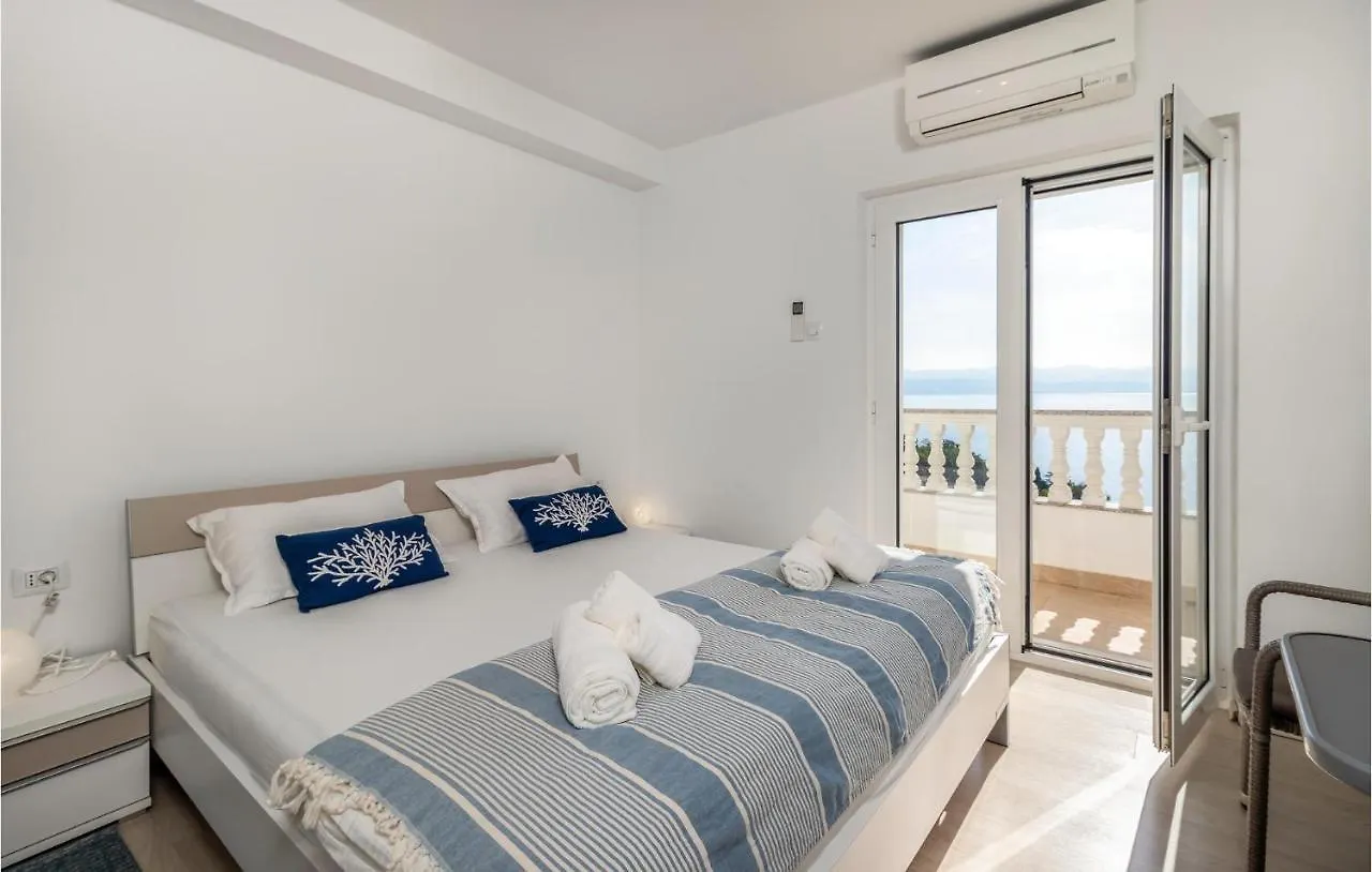 5 Bedroom Stunning Home In Ika 0*,