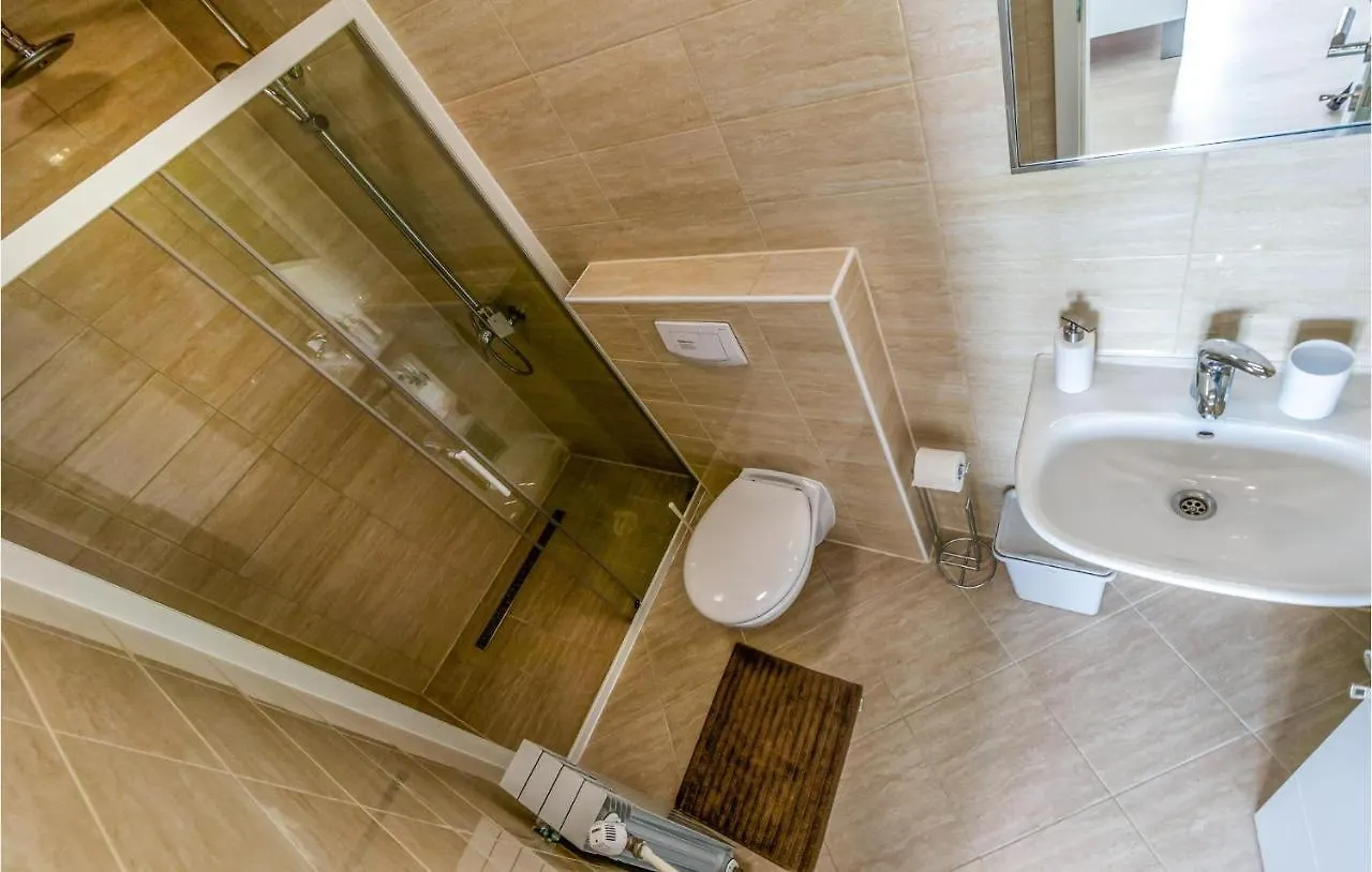 5 Bedroom Stunning Home In Ika Holiday home