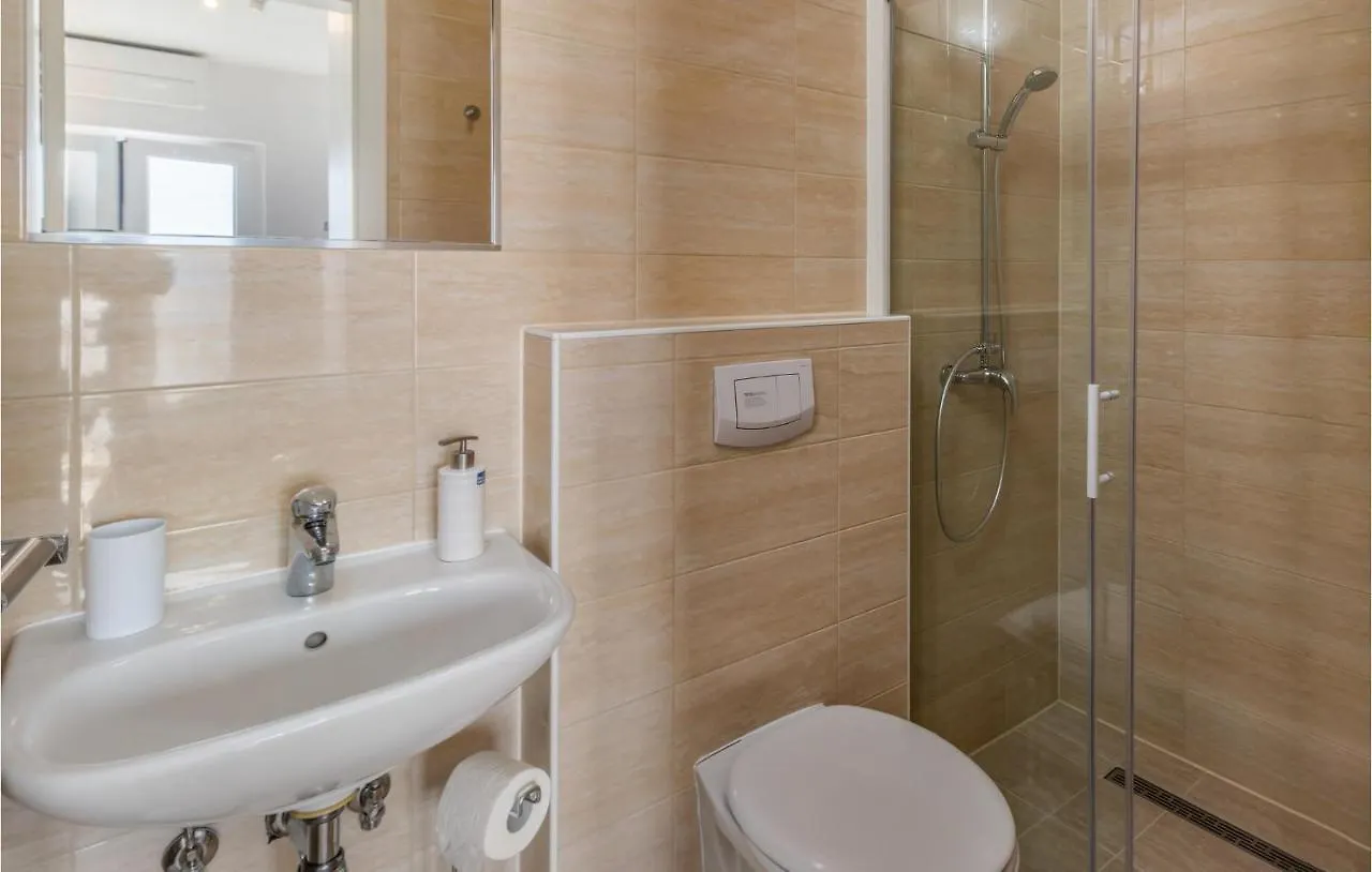5 Bedroom Stunning Home In Ika