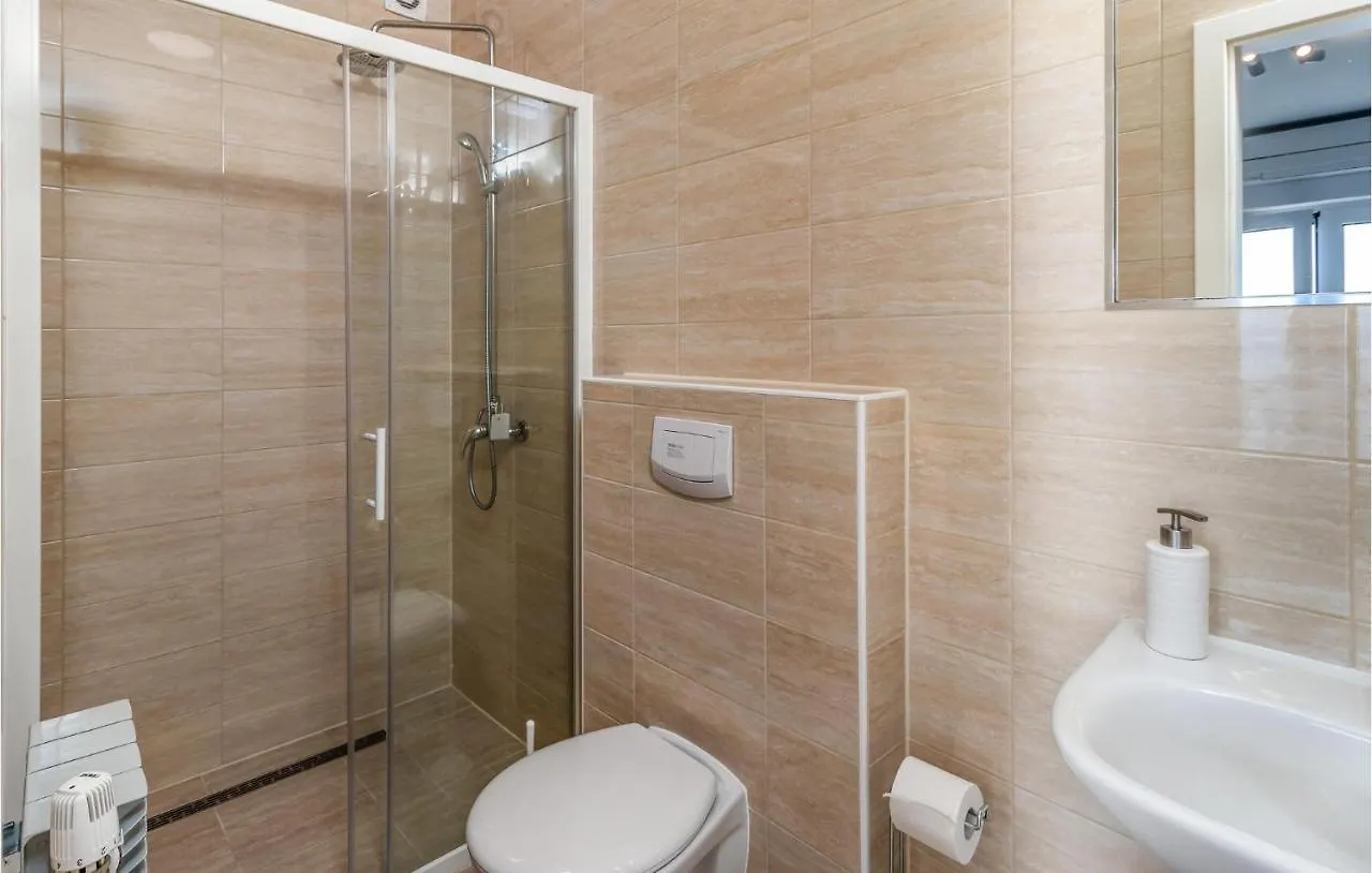 5 Bedroom Stunning Home In Ika Croatia
