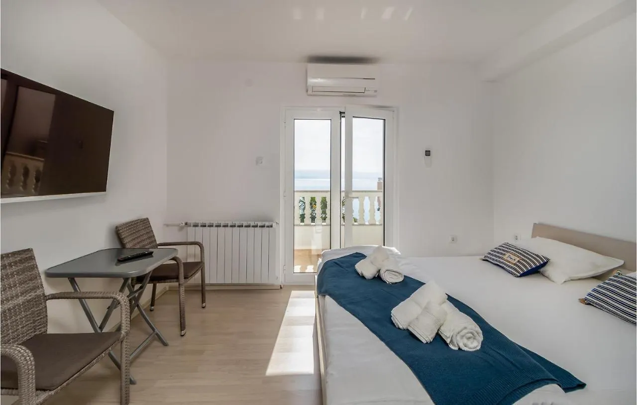 5 Bedroom Stunning Home In Ika 0*,