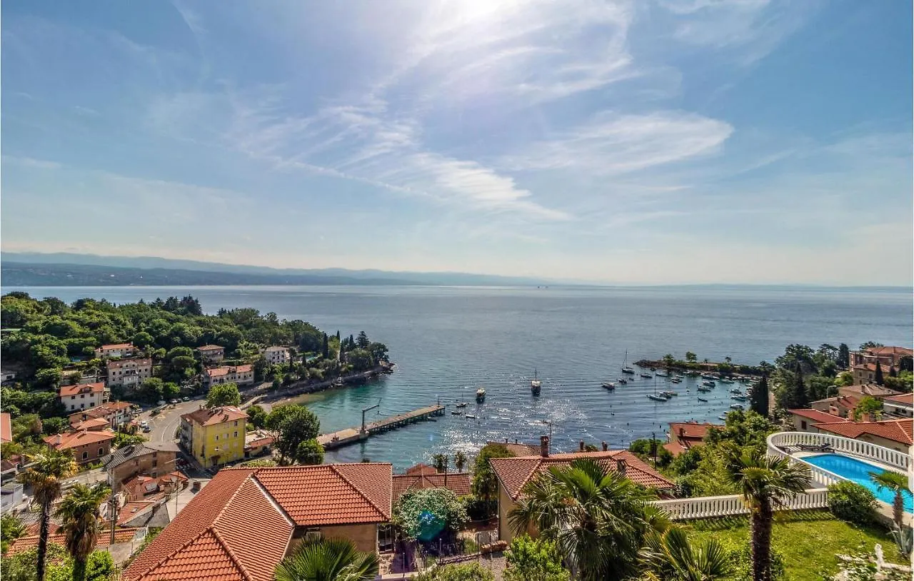 5 Bedroom Stunning Home In Ika Holiday home