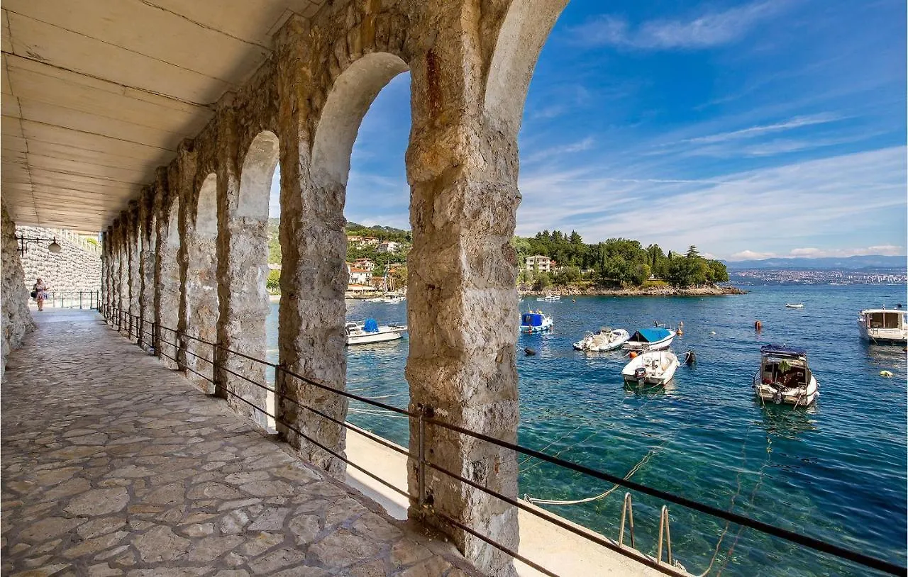5 Bedroom Stunning Home In Ika Croatia
